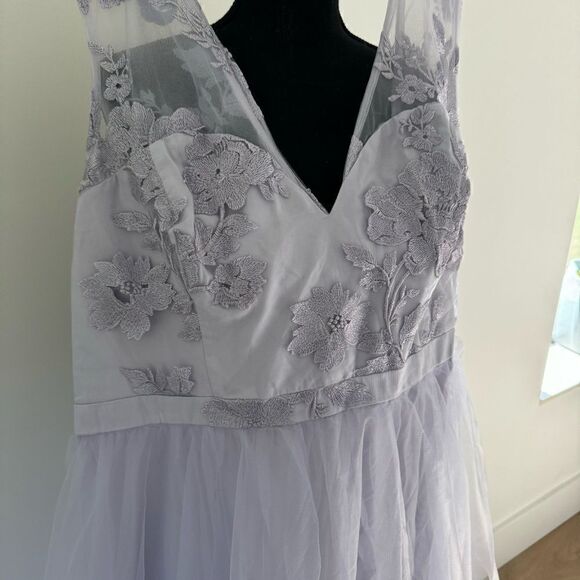 V Neck Mesh Skirt Dip Hem Midi Dress in Lilac - Picture 5 of 8